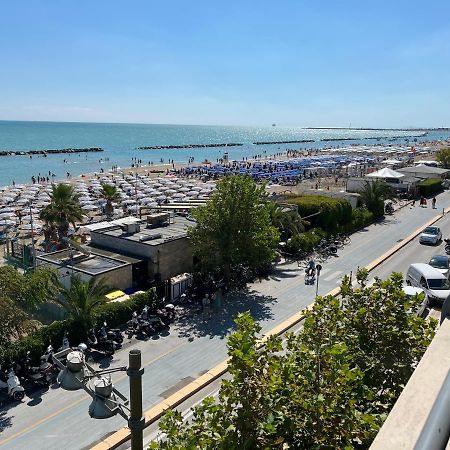 Appartamento Fronte Mare Civitanova Marche Εξωτερικό φωτογραφία
